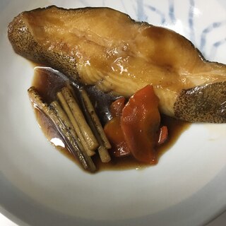 細ごぼうと人参添え(*^^*)カレイの煮付け☆